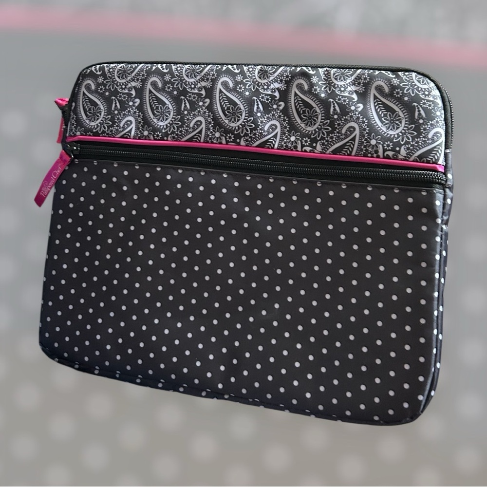 Pampered Chef Stylish Black and White Tablet Sleeve